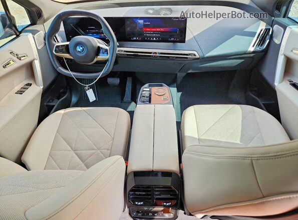 WB533CF07RCP65212 2024 BMW IX Серый Вид панели приборов
