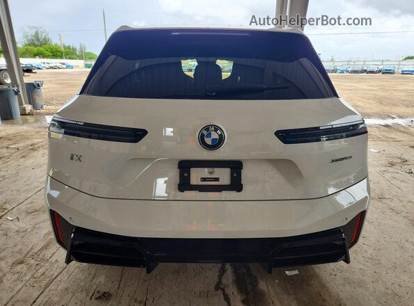 WB553CF04TCV07276 2026 BMW IX White Հետևի տեսք