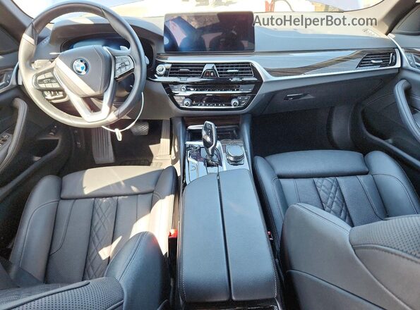 WBA13AG00PCL98372 2023 BMW 5 SERIES Blue Առջևի վահանակի տեսք