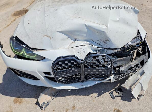 WBA13AW05PFN53630 2023 BMW M4 White Widok wnętrza z tyłu