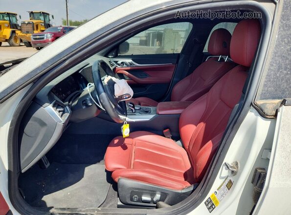 WBA13AW05PFN53630 2023 BMW M4 White Widok wnętrza z przodu