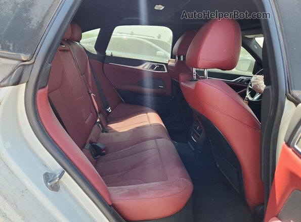 WBA13AW05PFN53630 2023 BMW M4 White Widok tylnych siedzeń