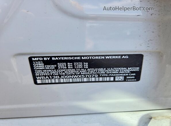WBA13BJ09NWX57079 2022 BMW 5 SERIES White Vista del compartimento del motor