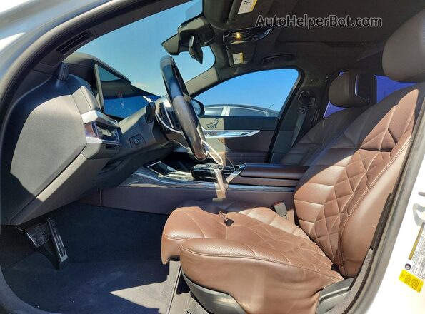 WBA23EH03PCL71161 2023 BMW 7 SERIES White Vista interior delantera