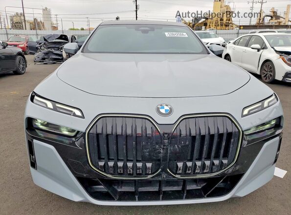 WBA23EH04SCV01621 2025 BMW 7 SERIES Серый Вид спереди