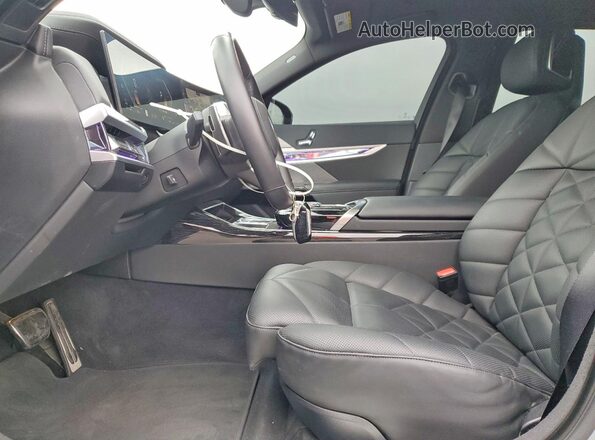 WBA23EH04SCV01621 2025 BMW 7 SERIES Серый Вид салона спереди