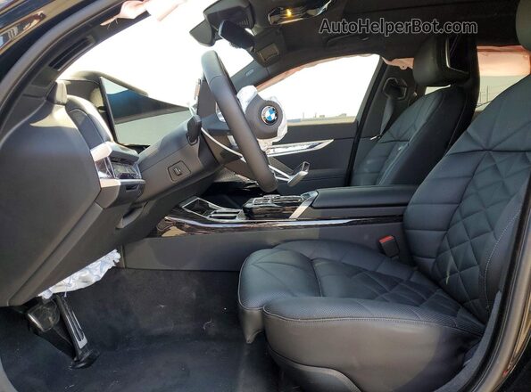 WBA23EH09TCW22033 2026 BMW 7 SERIES Black Вид салону спереду