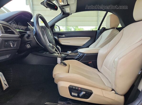 WBA2K9C36HV647351 2017 BMW 2 SERIES Cream Вид салону спереду