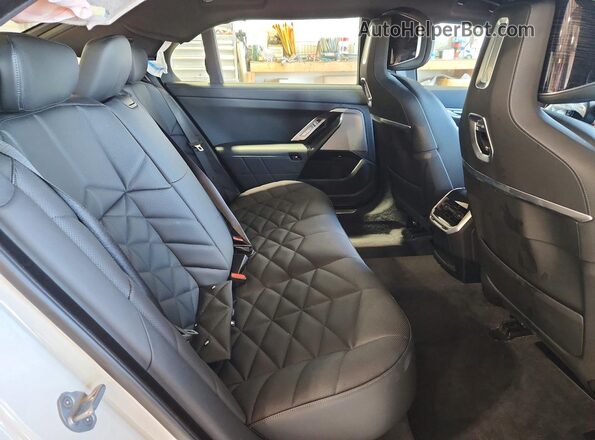 WBA33EH07TCX69553 2026 BMW 7 SERIES White Rear seats view