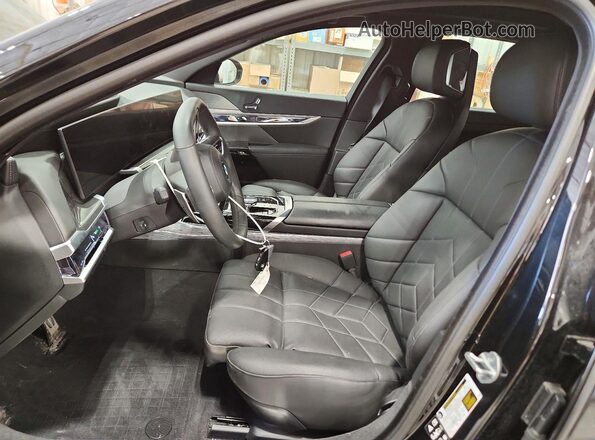 WBA33EJ06RCR52512 2024 BMW 7 SERIES Black წინა სალონის ხედი