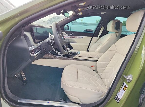 WBA33EJ0XRCR36975 2024 BMW 7 SERIES Green Vista interior delantera