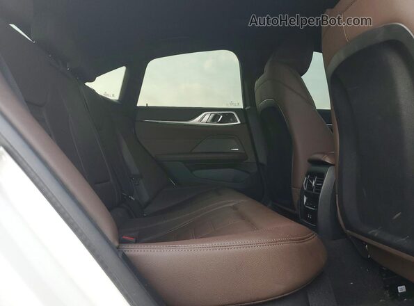WBA33FB09SFU63854 2025 BMW 4 SERIES White Vista de los asientos traseros