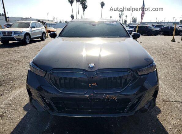 WBA43FJ00RCS32245 2024 BMW 5 SERIES Black Դիմացի տեսք