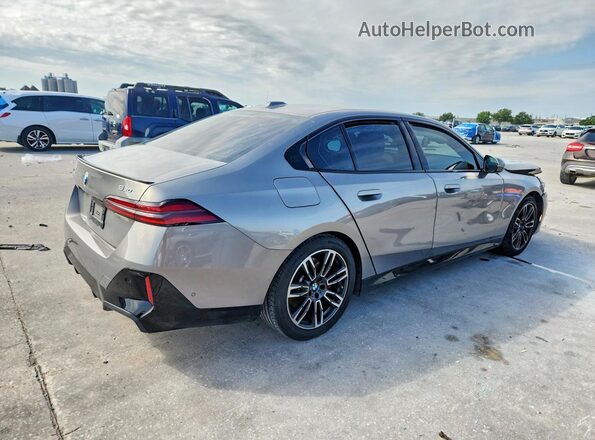 WBA43FJ01RCR14261 2024 BMW 5 SERIES Gray უკანა მარჯვენა
