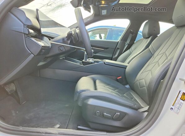 WBA43FJ05TCV65080 2026 BMW 5 SERIES Белый Вид салона спереди