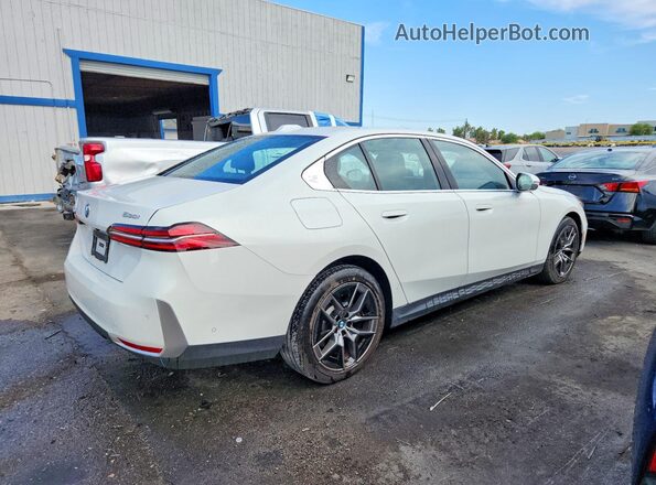 WBA43FJ05TCV65080 2026 BMW 5 SERIES Белый Задняя правая четверть