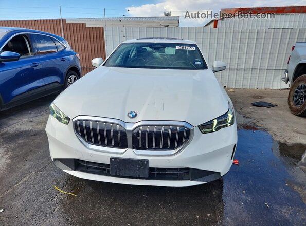 WBA43FJ05TCV65080 2026 BMW 5 SERIES Белый Вид спереди