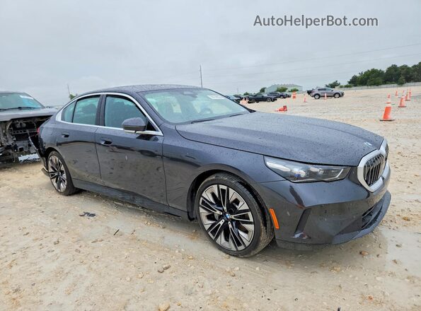 WBA43FJ06SCU14912 2025 BMW 5 SERIES Charcoal Առջևի աջ