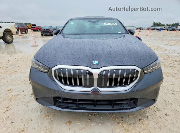 WBA43FJ06SCU14912 2025 BMW 5 SERIES Charcoal Դիմացի տեսք