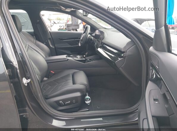 WBA43FJ08SCU02633 2025 BMW 5 SERIES Gray Սալոնի դիմացի տեսք
