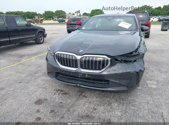 WBA43FJ08SCU02633 2025 BMW 5 SERIES Gray Դիմացի տեսք