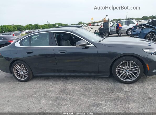 WBA43FJ08SCU02633 2025 BMW 5 SERIES Gray Սալոնի հետևի տեսք