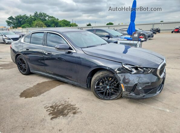WBA43FJ09RCS35810 2024 BMW 5 SERIES Charcoal წინა მარჯვენა
