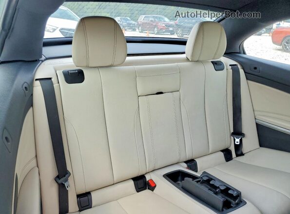 WBA4Z1C56KEE44901 2019 BMW 4 SERIES Turquoise Widok tylnych siedzeń