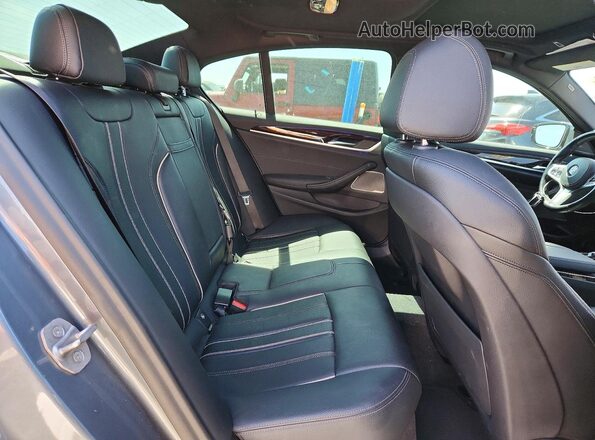 WBA53BJ07MWX29748 2021 BMW 5 SERIES Silver Հետևի նստատեղերի տեսք