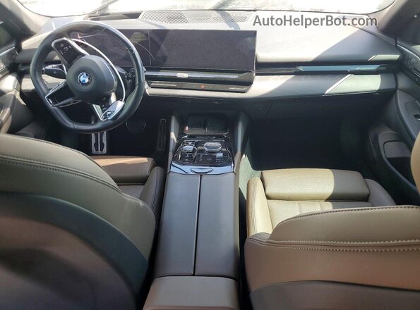 WBA53FJ01RCP95115 2024 BMW 5 SERIES White Vista del salpicadero