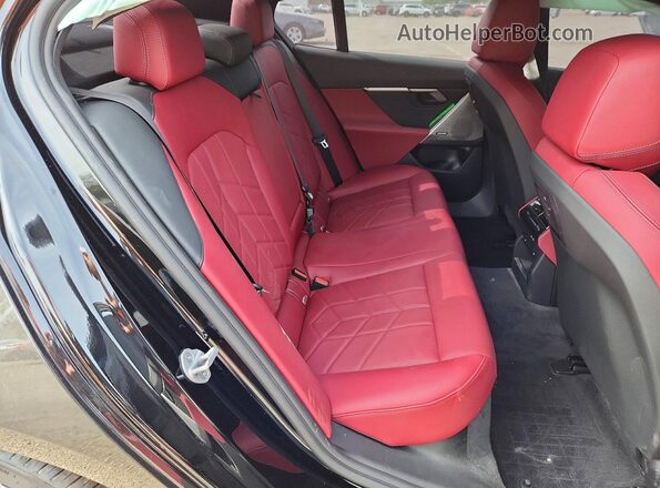 WBA53FJ01TCX69685 2026 BMW 5 SERIES Black Вид задніх сидінь