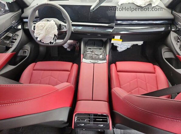 WBA53FJ01TCX69685 2026 BMW 5 SERIES Black Вид панелі приладів