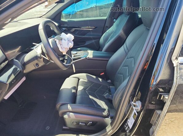 WBA53FJ05SCT20511 2025 BMW 5 SERIES Black Вид салону спереду
