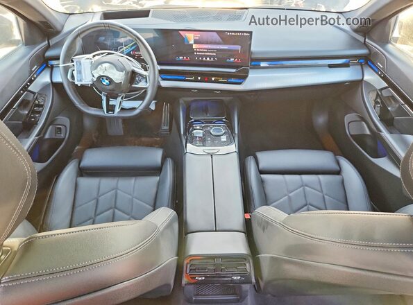 WBA53FJ05TCW46035 2026 BMW 5 SERIES Black Առջևի վահանակի տեսք