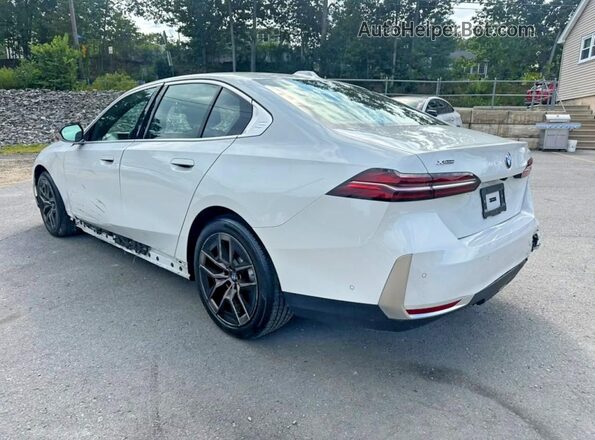 WBA53FJ07VCY10095 2027 BMW 5 SERIES White უკანა მარჯვენა