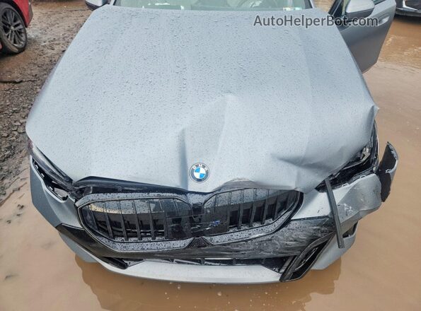 WBA53FJ08RCP92695 2024 BMW 5 SERIES Серый Вид задней части салона