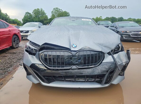 WBA53FJ08RCP92695 2024 BMW 5 SERIES Серый Вид спереди