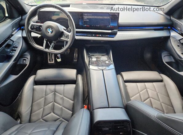 WBA53FJ09RCT07531 2024 BMW 5 SERIES Black Առջևի վահանակի տեսք