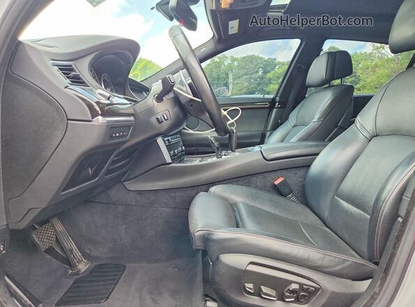 WBA5M4C3XHD187174 2017 BMW 5 SERIES Silver წინა სალონის ხედი