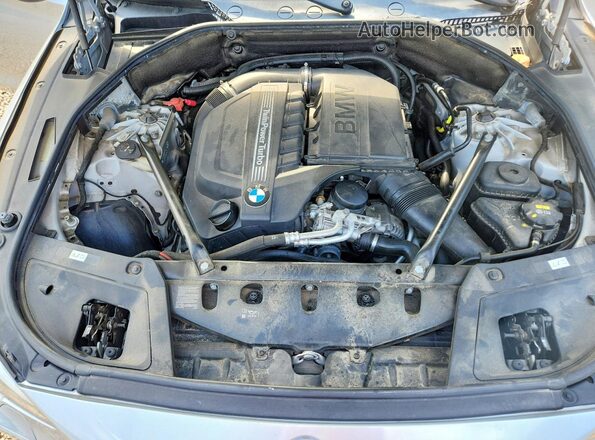 WBA5M4C3XHD187174 2017 BMW 5 SERIES Silver უკანა სალონის ხედი