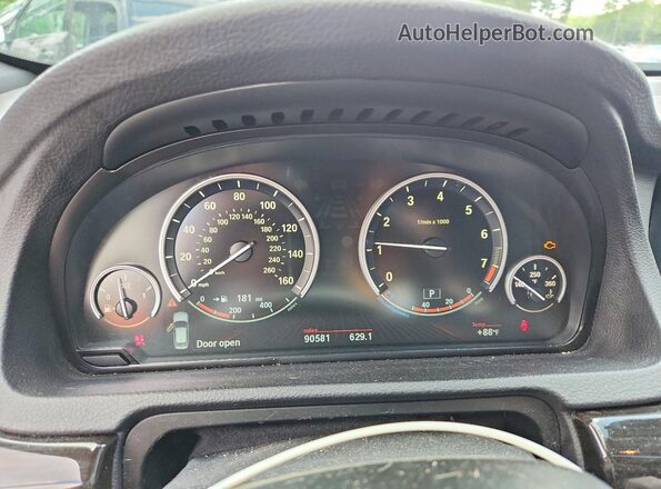 WBA5M4C3XHD187174 2017 BMW 5 SERIES Silver ხელსაწყოთა პანელის ხედი