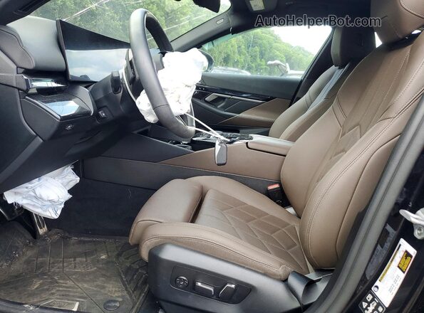 WBA63FJ06SCU89019 2025 BMW 5 SERIES Black Սալոնի դիմացի տեսք