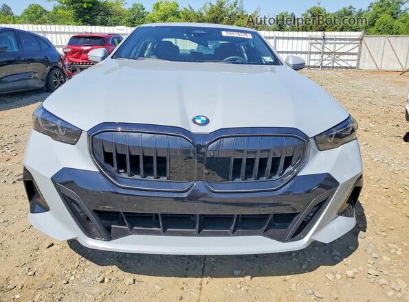 WBA63FJ0XSCU07759 2025 BMW 5 SERIES Gray Front view