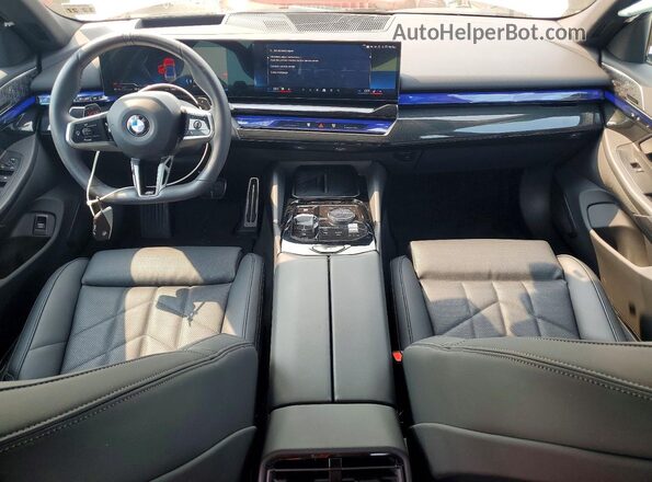 WBA63FJ0XSCU07759 2025 BMW 5 SERIES Gray Dashboard view
