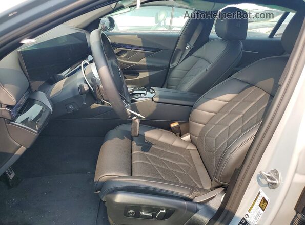 WBA63FJ0XSCU07759 2025 BMW 5 SERIES Gray Front interior view