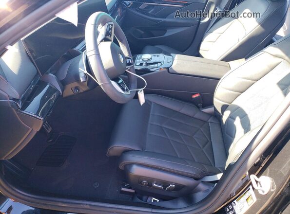 WBA63FJ0XTCW18963 2026 BMW 5 SERIES Black წინა სალონის ხედი