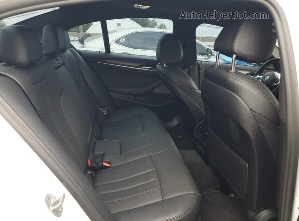 WBA73BJ00NWX49432 2022 BMW 5 SERIES White Vista de los asientos traseros