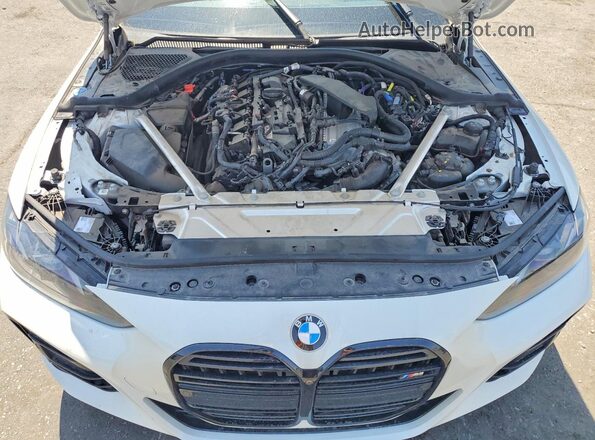 WBA73DB08SCU22591 2025 BMW M4 White Vista interior trasera