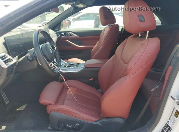 WBA73DB08SCU22591 2025 BMW M4 White Vista interior delantera
