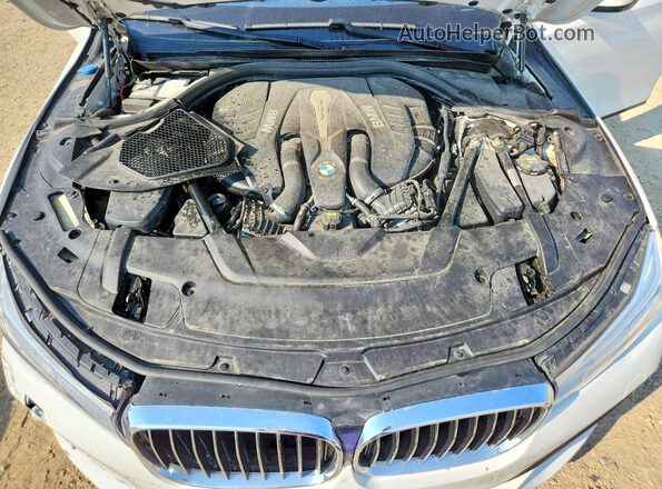 WBA7B0C33HG527139 2017 BMW 7 SERIES White Вид задньої частини салону